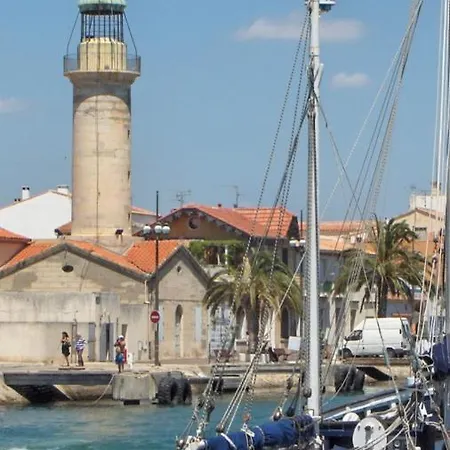 Dans En Bord De Διαμέρισμα