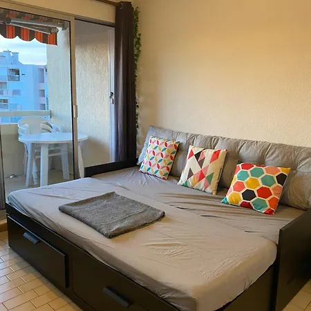 Dans En Bord De Διαμέρισμα