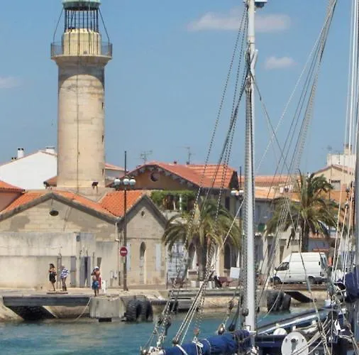 Dans En Bord De Apartamento