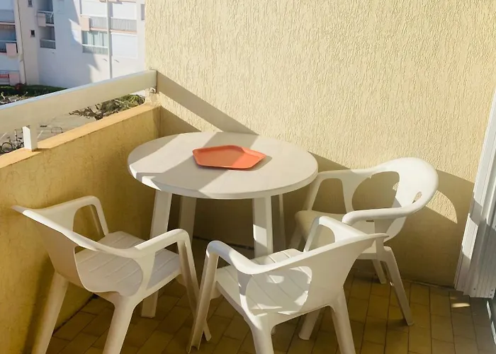 Dans En Bord De Apartamento